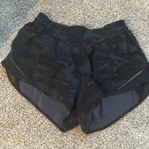 Black camo Lulu Hotty Hot 2.5” short